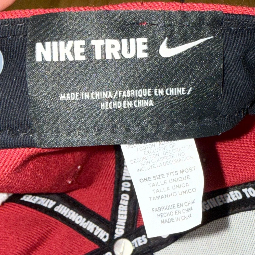 Nike True Oklahoma Sooners‎ OU Red Grey Baseball Cap Hat One Size Fits Most